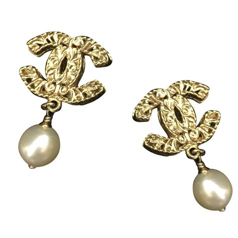 chanel boucles d'oreilles.